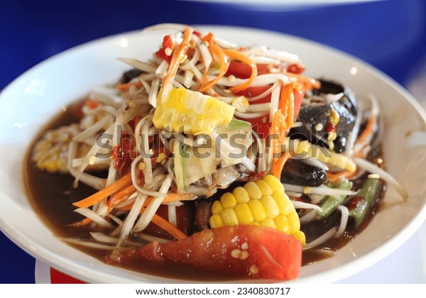 Som Tam Salad with Live Crab: A Fresh Twist on Thai Papaya Salad